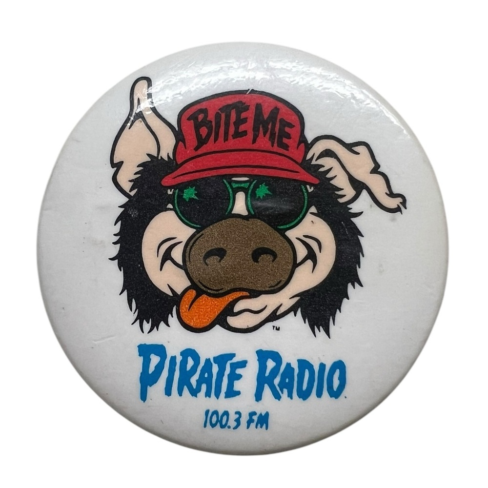 VTG Pirate Radio‎ Party Pig Pinback Button "Bite Me" Los Angeles 100.3 FM 90s